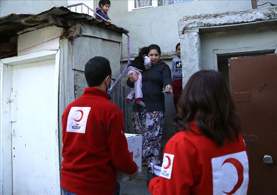 Türk Kızılay, ilk 30 bin gıda kolisini ihtiyaç sahiplerine ulaştırdı