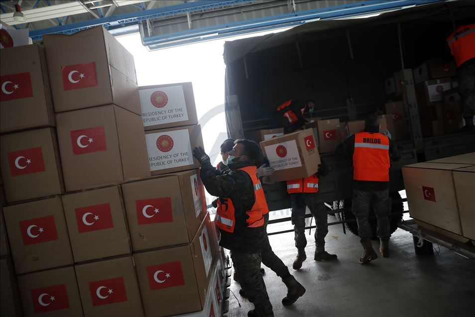 Türkiye'nin gönderdiği sağlık malzemeleri İspanya'ya ulaştı