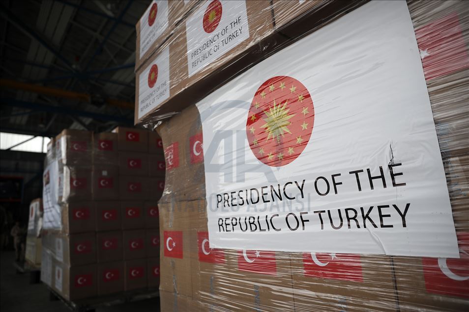 Türkiye'nin gönderdiği sağlık malzemeleri İspanya'ya ulaştı