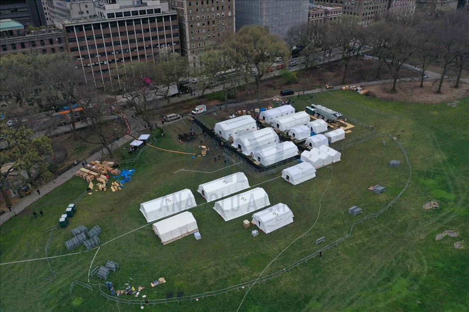 Construyen hospital de campaña de emergencia en Central Park