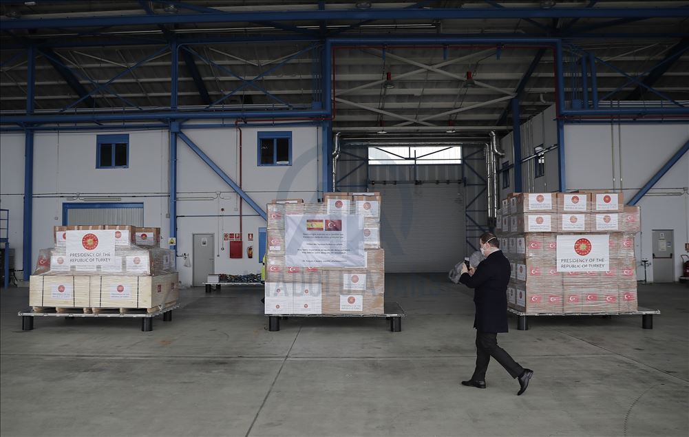 Türkiye'nin gönderdiği sağlık malzemeleri İspanya'ya ulaştı