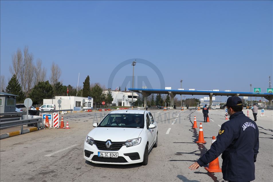 Edirne'ye giriş yapan hususi araçların sürücüleri ve yolcular kaydediliyor