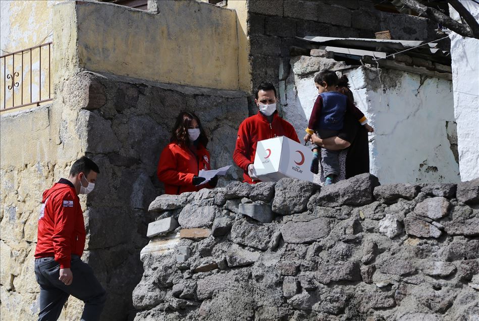 Türk Kızılay, ilk 30 bin gıda kolisini ihtiyaç sahiplerine ulaştırdı