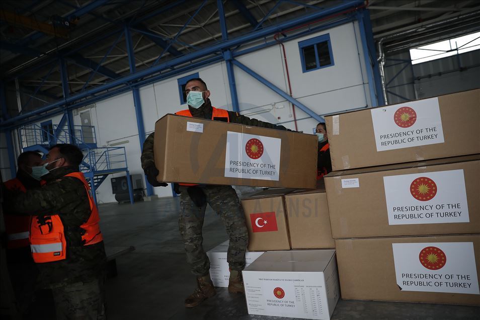 Türkiye'nin gönderdiği sağlık malzemeleri İspanya'ya ulaştı