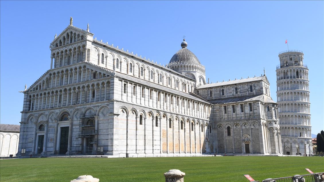 İtalya'da Miracoli Meydanı ve Pisa Kulesi boş kaldı