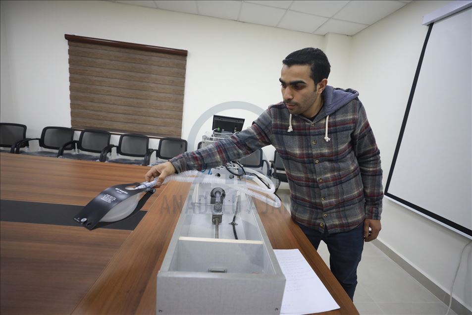 كورونا.. جامعة فلسطينية تبدأ بإنتاج أجهزة تنفس صناعي 