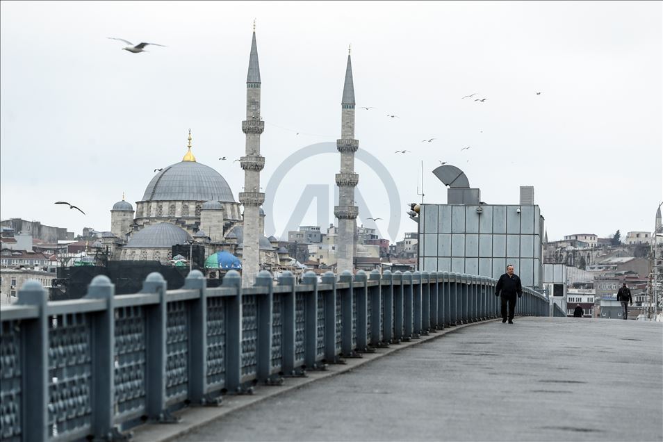 İstanbul'un meydanlarında "koronavirüs sessizliği"