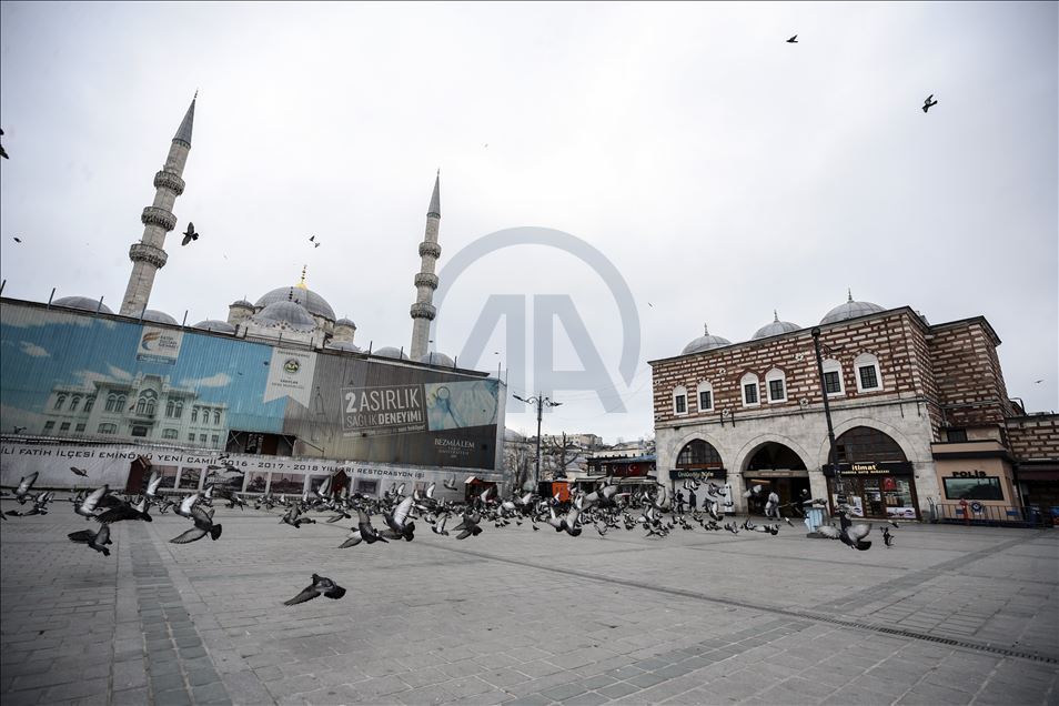 İstanbul'un meydanlarında "koronavirüs sessizliği"