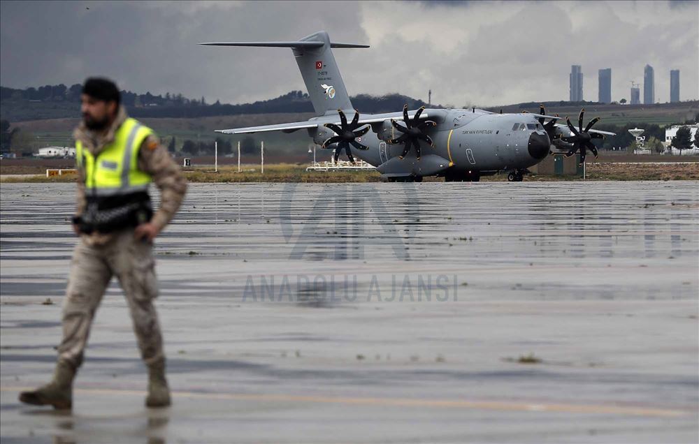 Avión militar con ayuda médica de Turquía aterriza en Madrid