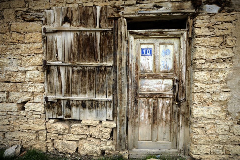 Konya'daki taş evler görenleri tarihte yolculuğa çıkarıyor

