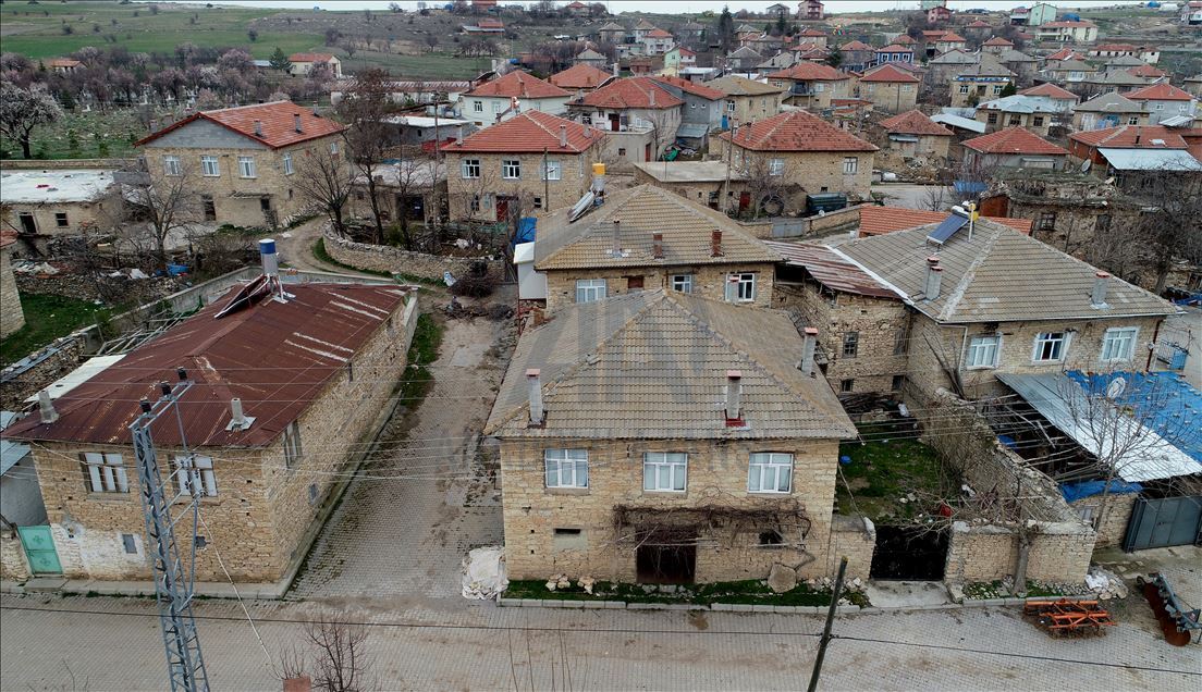 Konya'daki taş evler görenleri tarihte yolculuğa çıkarıyor
