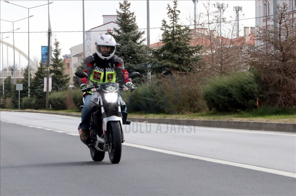 Turquie / Covid-19 : Les passionnés de moto au service des personnes âgées dans la ville turque de Kırklareli
