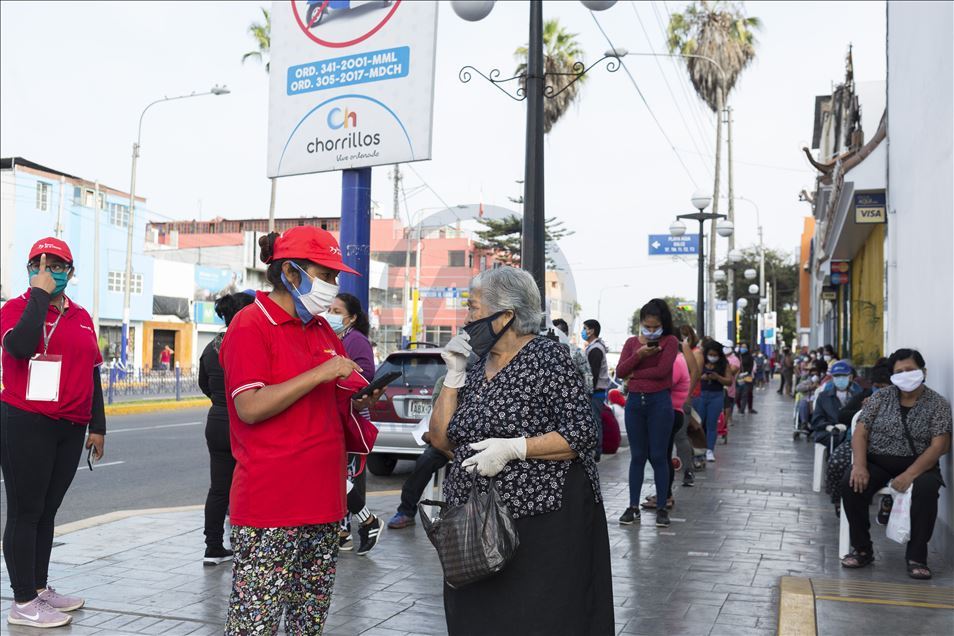 Peru'da kadınlar farklı, erkekler farklı günlerde dışarı çıkabilecek