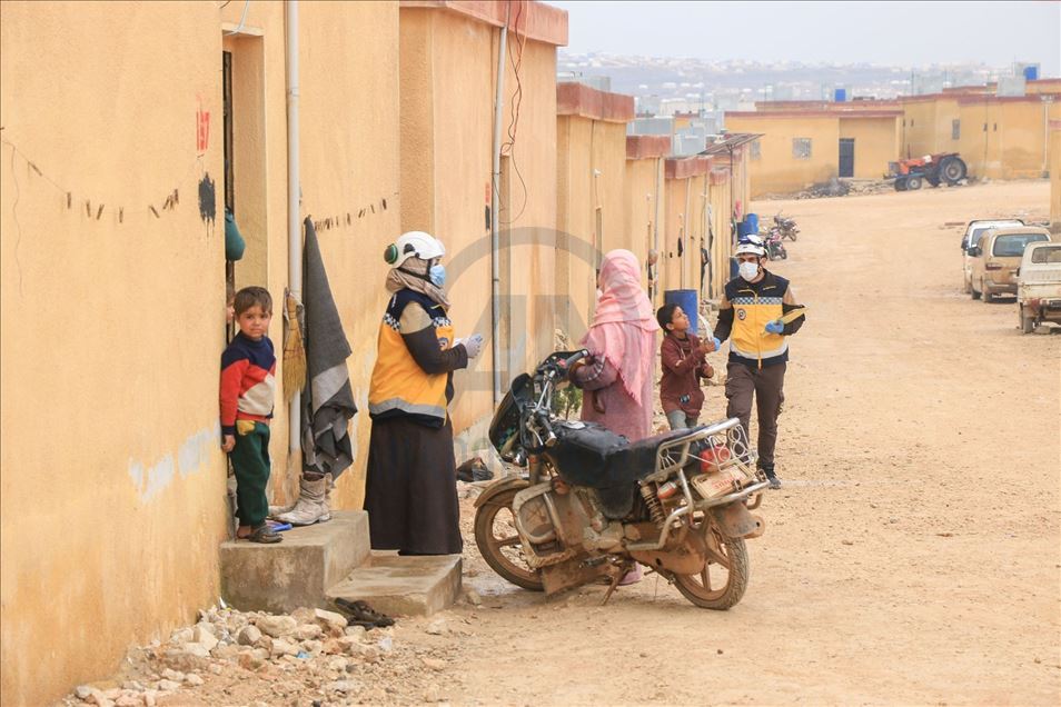 "الخوذ البيضاء" تتصدى لكورونا في إدلب

