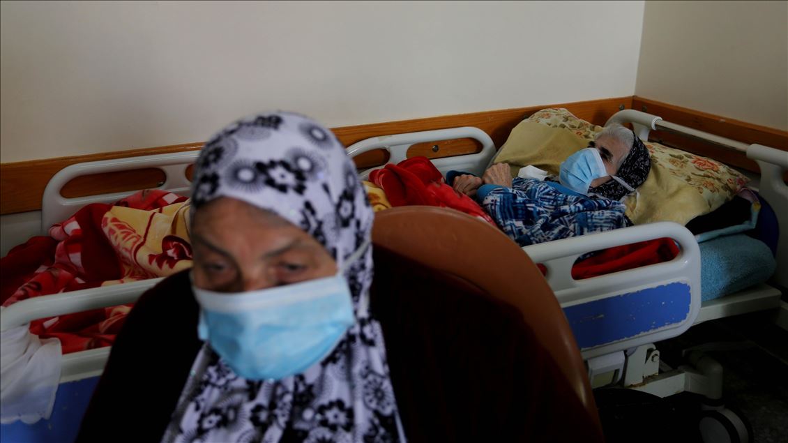 Gazze'de huzurevindeki yaşlılara Kovid-19 hakkında bilgi verildi