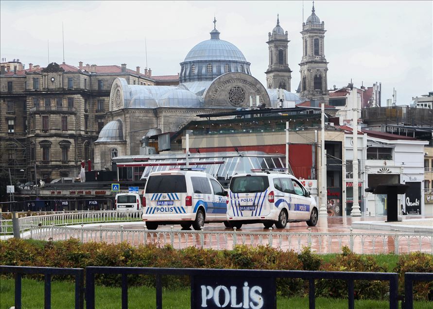 İstanbul'un meydanlarında "koronavirüs sessizliği"
