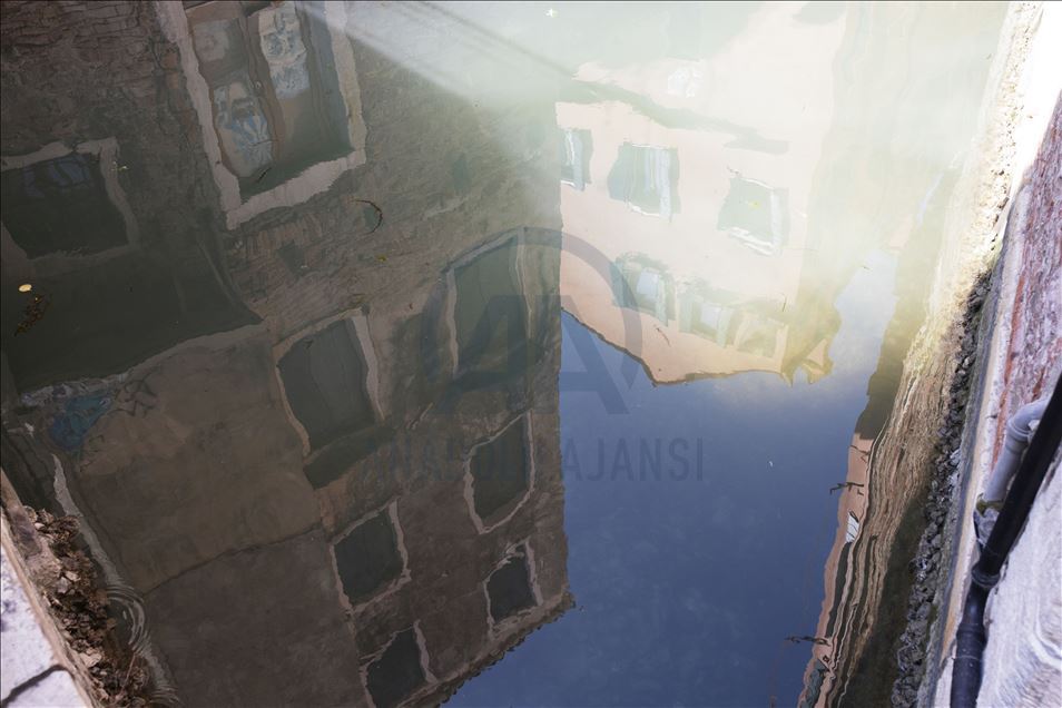 Kanal-kanal Venezia kembali jernih akibat karantina virus korona