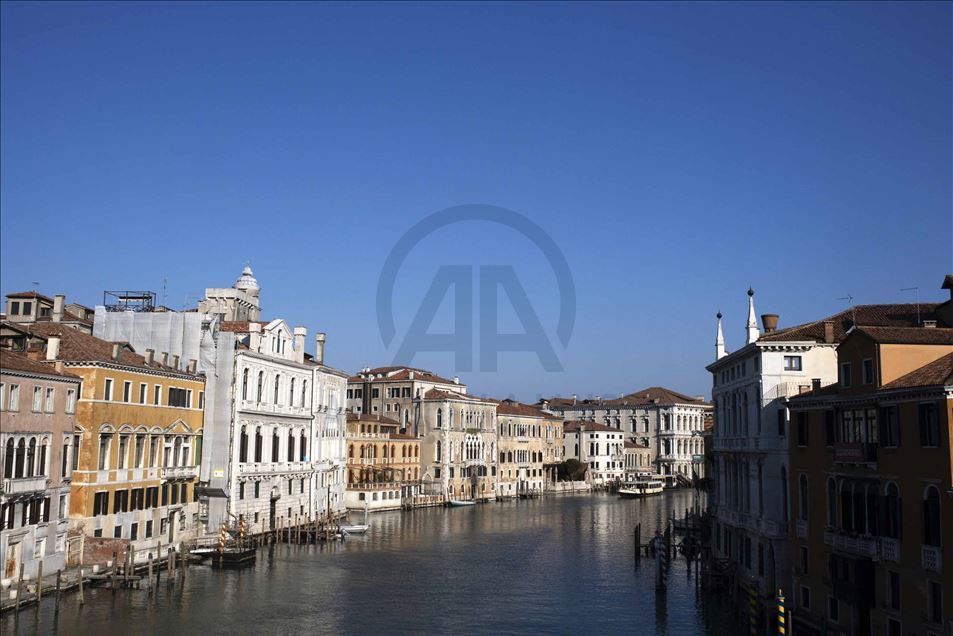 Cuarentena ayuda a que los canales de Venecia se purifiquen
