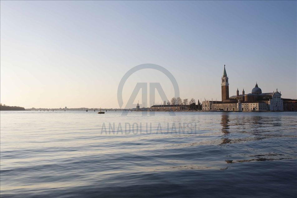 Cuarentena ayuda a que los canales de Venecia se purifiquen