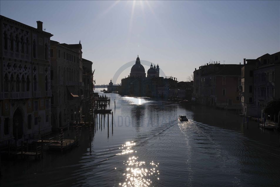 Cuarentena ayuda a que los canales de Venecia se purifiquen