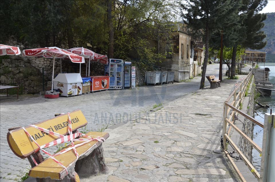 Карантинные меры снизили поток местных туристов в Турции
