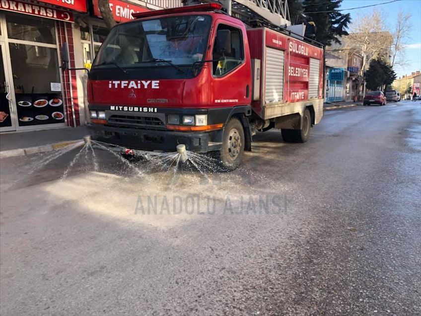 Süloğlu'nda cadde ve sokaklar dezenfekte edildi