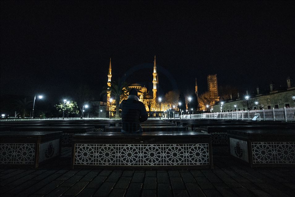 İstanbul camilerinde "koronavirüs sessizliği"