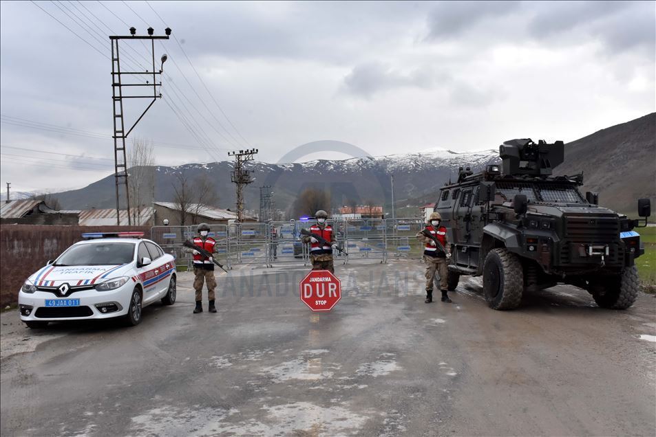 Muş'ta karantinadaki yerleşim yerlerinde güvenlik önlemleri sürüyor