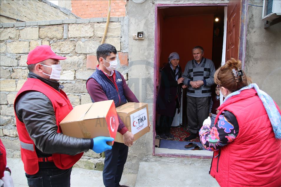 كورونا.. "تيكا" التركية تساعد 2000 عائلة بأذربيجان
