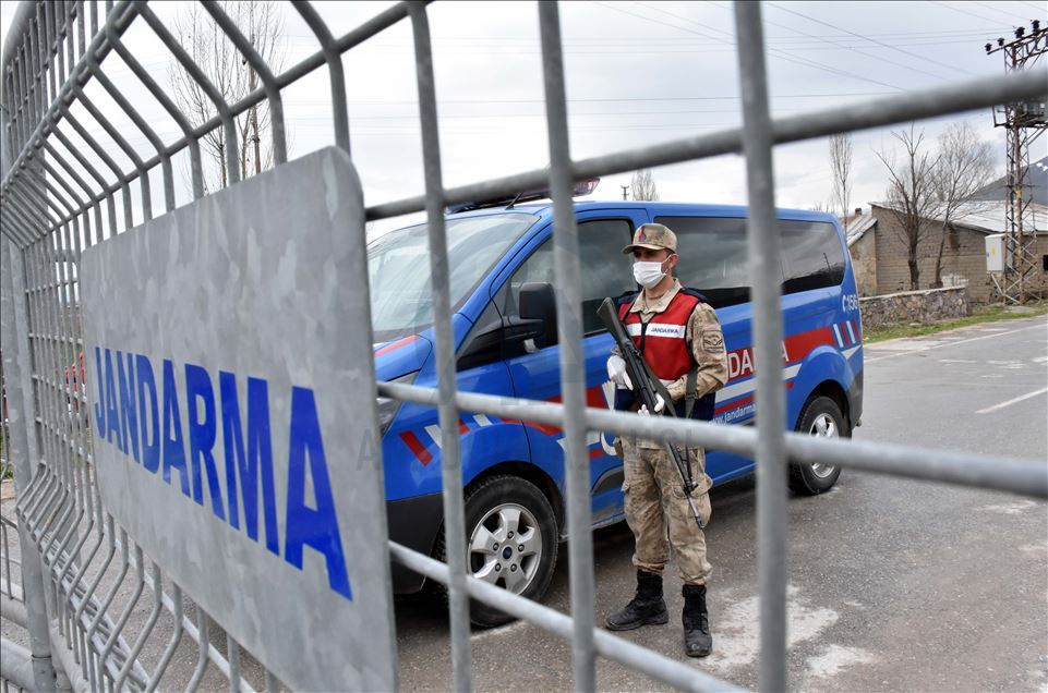 Muş'ta karantinadaki yerleşim yerlerinde güvenlik önlemleri sürüyor