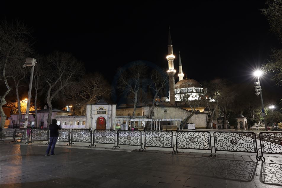 İstanbul camilerinde "koronavirüs sessizliği"