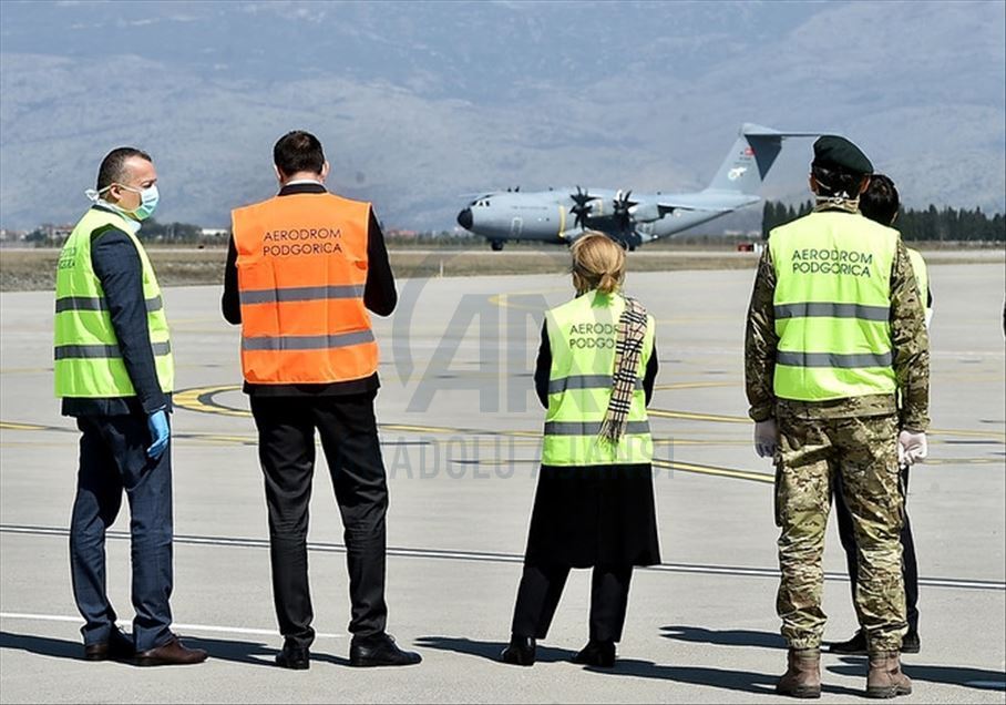 طائرة المساعدات الطبية التركية تصل الجبل الأسود
