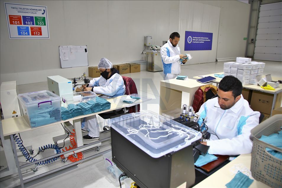 В Азербайджане наладили производство медицинских масок