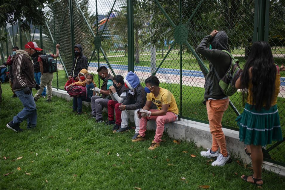 Kolombiya'da karantina esnasında evsiz kalan Embera yerlileri