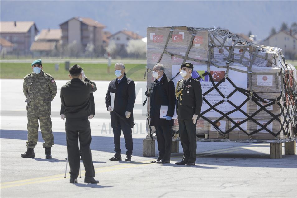 Na aerodrom Sarajevo stigla medicinska pomoć Turske za BiH