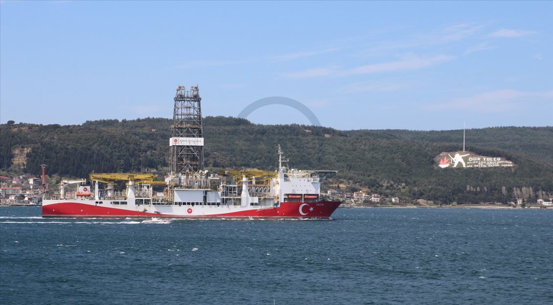 "Fatih" Çanakkale Boğazı'ndan geçti