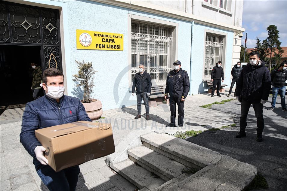 توزیع رایگان ماسک و مواد ضدعفونی‌کننده در ترکیه