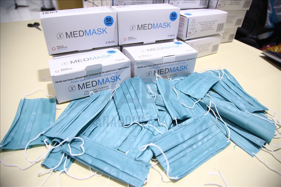 В Азербайджане наладили производство медицинских масок