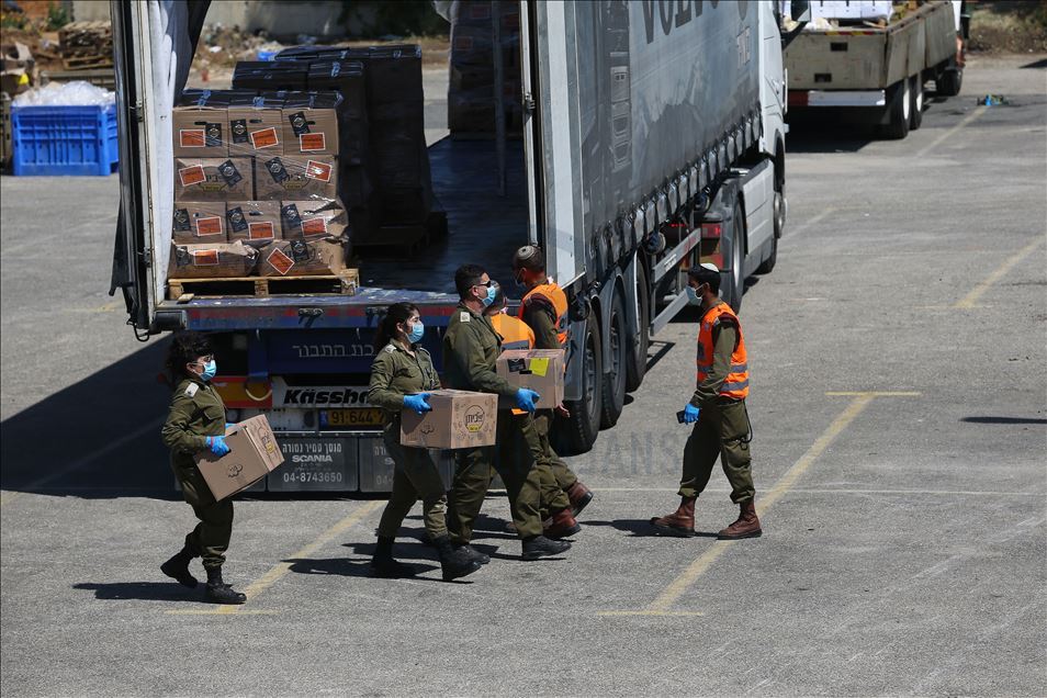 الجيش الإسرائيلي يسترضي المتدينين اليهود بتوزيع المعونات
