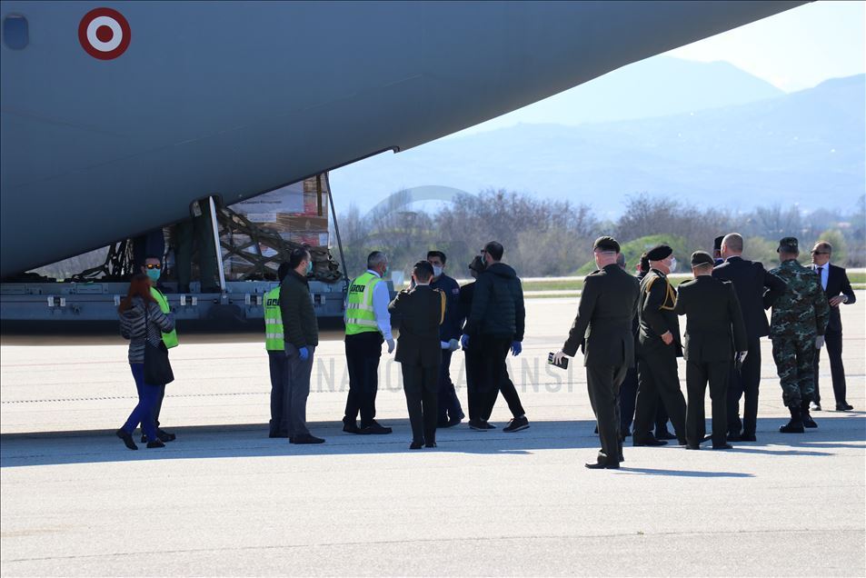 كورونا.. طائرة المساعدات الطبية التركية تصل شمال مقدونيا
