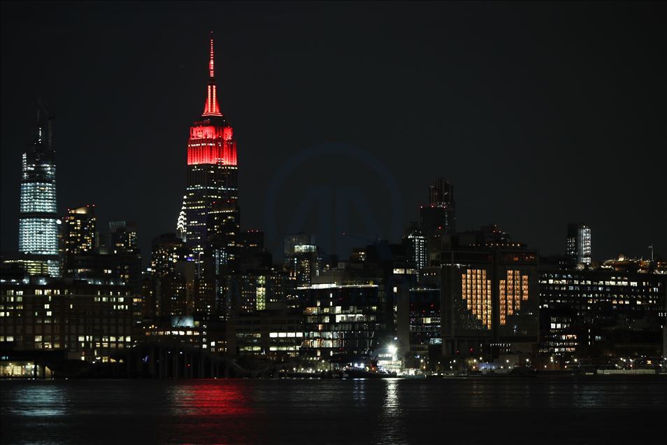 Empire State Building Lights Up To Honor Emergency Healthcare Workers Anadolu Agency