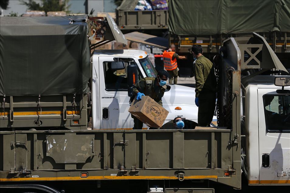 الجيش الإسرائيلي يسترضي المتدينين اليهود بتوزيع المعونات
