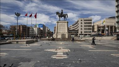 Ankara'nın cadde ve parklarında sakinlik gözlendi