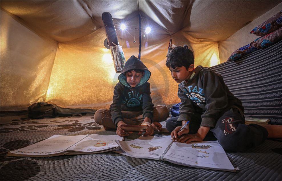 İdlib'de Kovid-19 nedeniyle başlayan uzaktan eğitimden verim alınamıyor