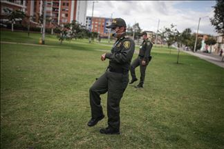 Policía colombiana impulsa actividades físicas en medio del aislamiento preventivo obligatorio por el coronavirus