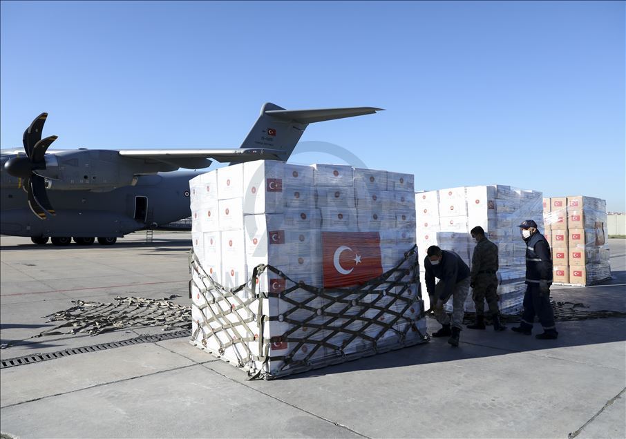 Türkiye'den İngiltere'ye tıbbi yardım malzemesi desteği