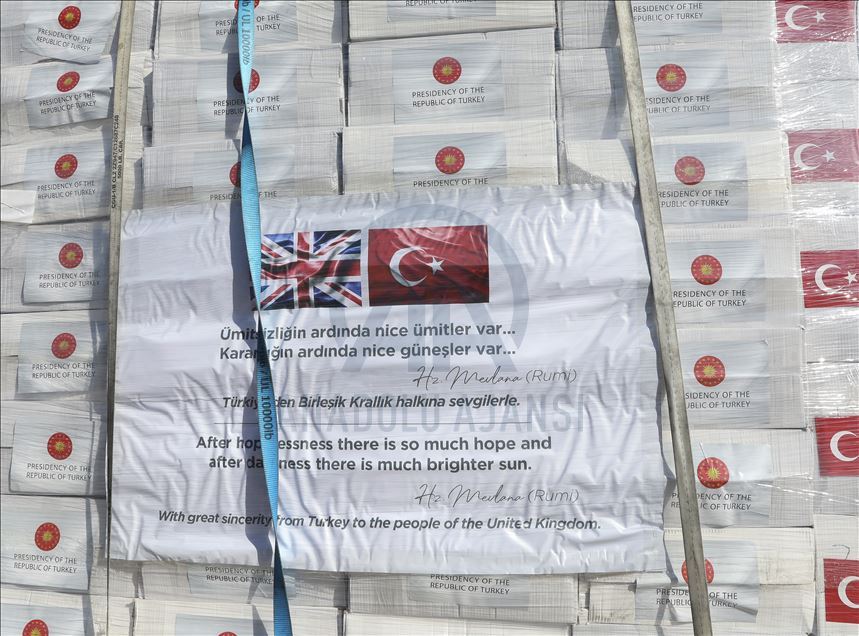 Türkiye'den İngiltere'ye tıbbi yardım malzemesi desteği
