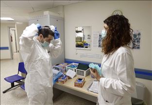 Así es el día a día de los médicos italianos en la lucha contra el COVID-19