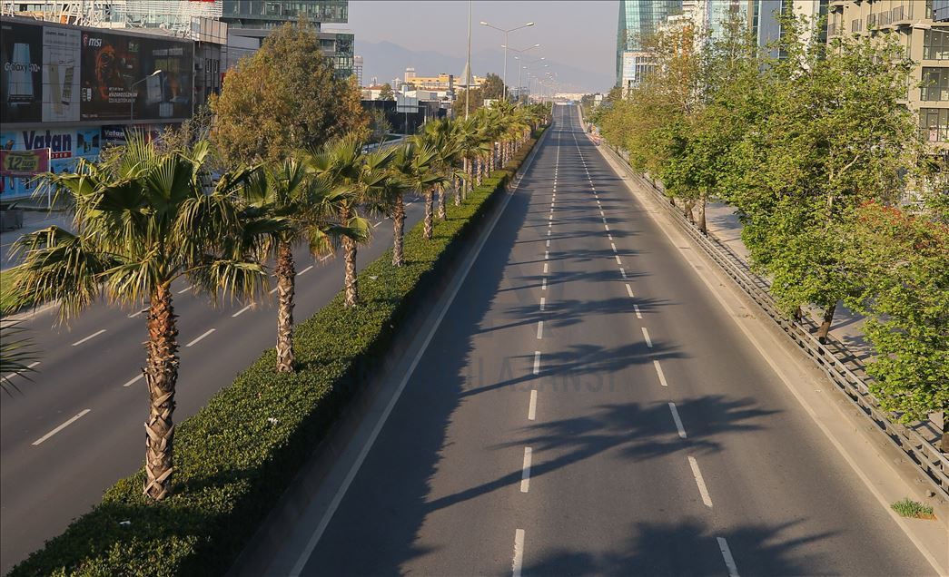 İzmir’de yasağının ardından sokaklar boşaldı
