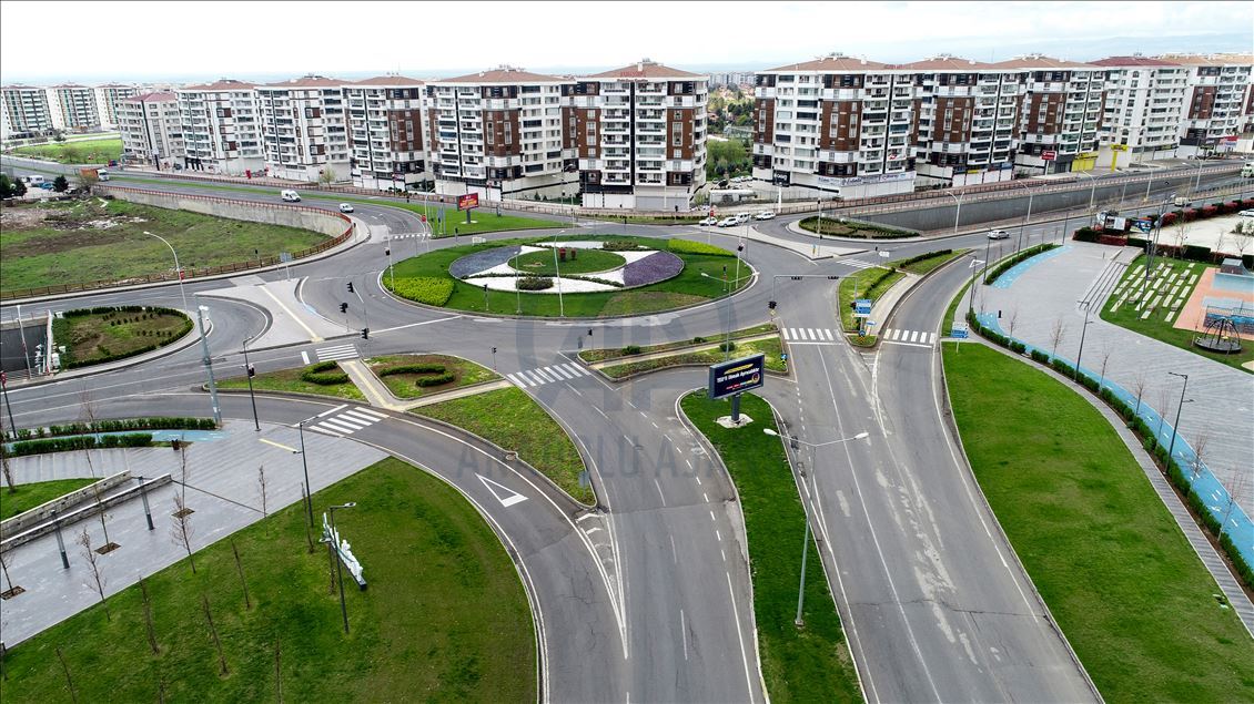 Diyarbakır'da yasağın ardından cadde ve sokaklar boş kaldı